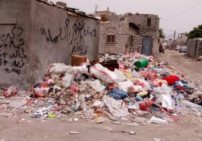 أهالي عدن يراهنون على حملة إماراتية لإنهاء أزمة القمامة