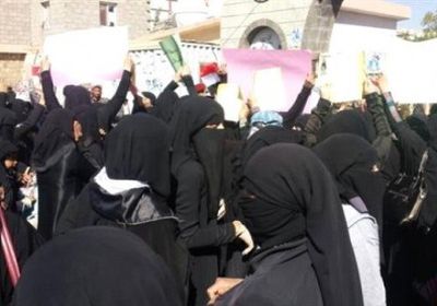 لإجبارهم على الصمت.. مليشيا الحوثي تهدد أقارب المعتقلات في صنعاء بفضائح أخلاقية