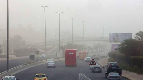 بسبب التقلبات الجوية غلق 3 موانئ  بحرية بالكويت وتحذيرات من الغبار العالق