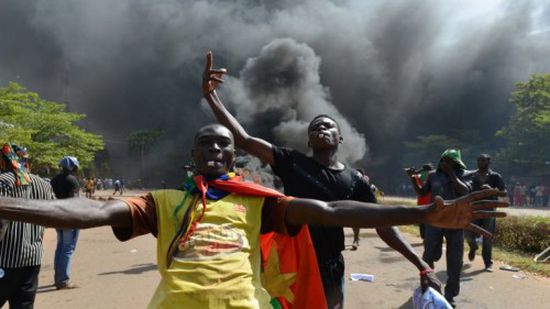 رئيس بوركينا فاسو يقبل استقالة حكومته