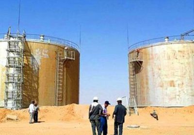 قوات علي محسن الأحمر تعتدي على محتجين أمام شركة العقلة النفطية بشبوة