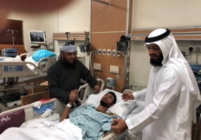بن بريك يزور جرحى العند بالإمارات (صور)