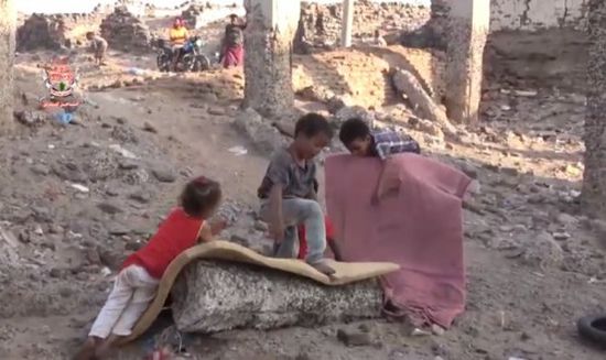 الطهي أو القتل.. عنجهية مليشيات الحوثي تدفع مواطني الحديدة للنزوح (فيديو)