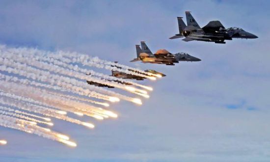 شاهد.. أول فيديو لتدمير التحالف مواقع طائرات تابعة للحوثيين