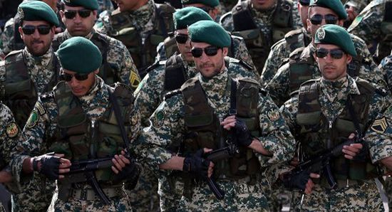 اعتقالات في صفوف قيادات الجيش الإيراني تنذر بسقوط قريب
