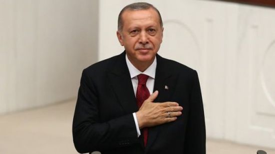 سياسي إماراتي: أردوغان مُصاب بداء العظمة والغرور