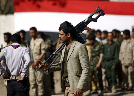 بالتفاصيل.. مليشيا الحوثي تتخذ إجراءً خطيرا بحق قياداتها وعناصرها المعارضة