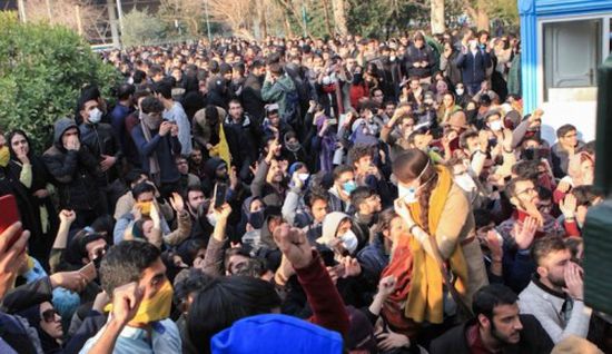 تظاهرات طلابية أمام البرلمان الإيراني احتجاجاً على سوء التعليم