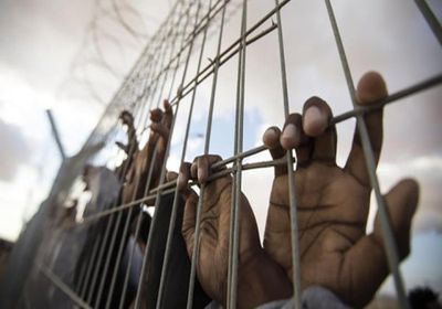 المدي: استشهاد امرأة في سجون الحوثيين تحت التعذيب