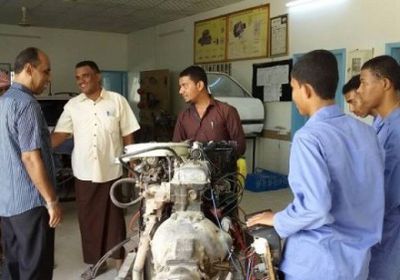 وكيل حضرموت يتفقد سير الاختبارات النصفية بالمعهد المهني الصناعي بسيئون