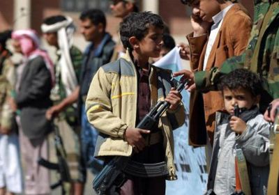 "التعليم": مدير تربية الشرق بذمار يكلف بتجنيد طلاب الإعدادية والثانوية للحوثيين
