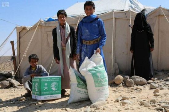 150 سلة غذائية للنازحين من صنعاء إلى محافظة مأرب