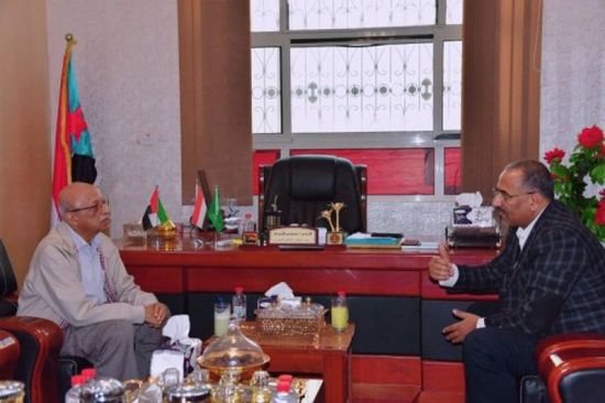 الزُبيدي يلتقي السياسي الجنوبي البارز عبدالعزيز الدالي