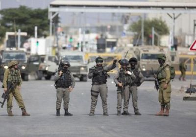 الاحتلال الإسرائيلي يعتدي على فلسطينيين يعبرون حاجزاً بين القدس وبيت لحم