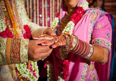  لحظة اختطاف عروس هندية قبل ساعات من زفافها (فيديو)