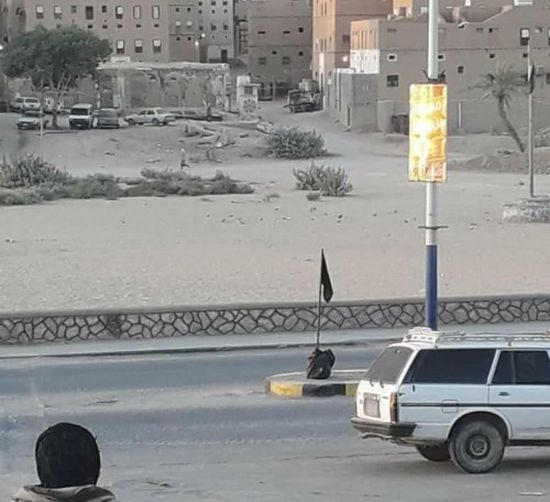 وصول وحدة تفكيك الألغام إلى شبام وقوات الأمن تغلق الطريق الرئيسي