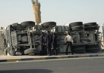 انقلاب شاحنة يعطل الحركة المرورية في مكة