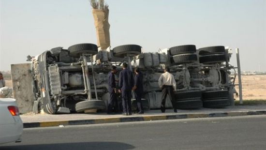 انقلاب شاحنة يعطل الحركة المرورية في مكة