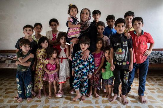 " أرقام الحرب " .. جدة عراقية ترعى 22 حفيدًا بلا مساعدة