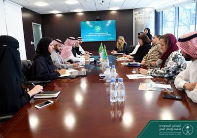 آل جابر يستعرض جهود السعودية إنسانيا وتنمويا في اليمن