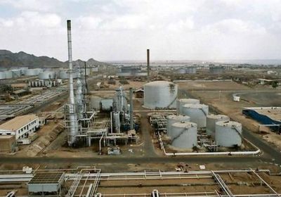 قيادات في المجلس الانتقالي تتفقد سير العمل بمصفاة عدن