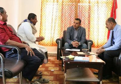 محافظ سقطرى يوجه بضرورة إزالة الأعمال المستحدثة على أرضية كلية المجتمع 