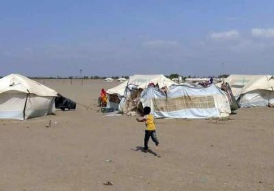 مقتل 8 وإصابة 30 آخرين بقصف استهدف مركزًا للنازحين في حجة