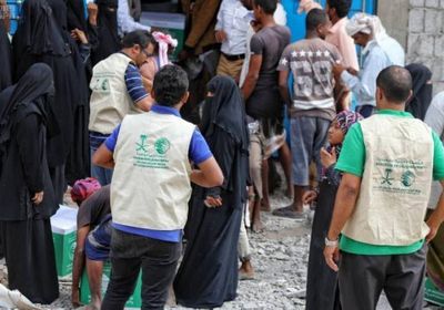 مركز الملك سلمان للإغاثة يُوزّع 1750 سلة غذائية في حضرموت والضالع