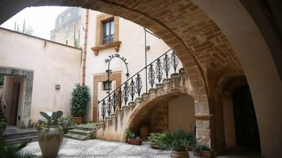 قرية إيطالية تعرض منازلها للبيع بيورو