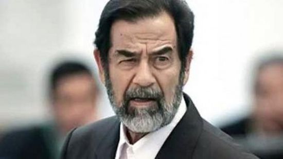 شاعر عراقي يعتقل لمدحه صدام حسين في إحدى المناسبات الأدبية