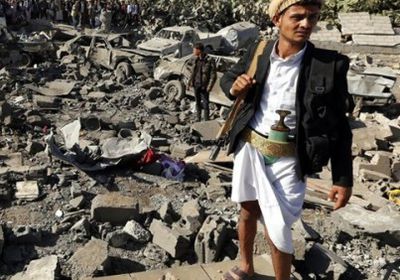 مليشيات الحوثي تسرق المساعدات الإنسانية باليمن (انفوجراف)