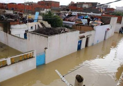 مياه الفيضانات تغرق 300 منزلاً بإيران