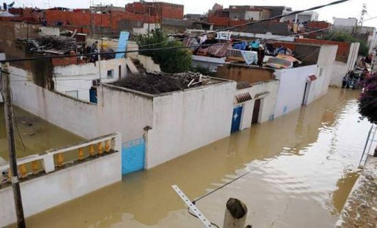 مياه الفيضانات تغرق 300 منزلاً بإيران