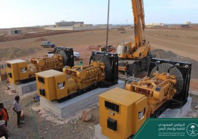 وصول ٥ مولدات كهربائية لمحافظة سقطرى قادمة من عدن