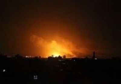 شهود عيان لـ " المشهد العربي " : انفجارات تهز صنعاء بالتزامن مع غارات للتحالف