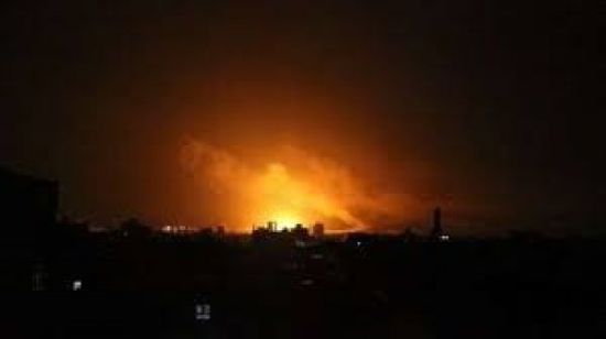 شهود عيان لـ " المشهد العربي " : انفجارات تهز صنعاء بالتزامن مع غارات للتحالف