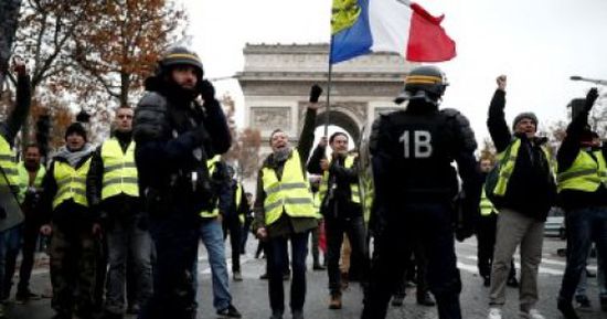 فرنسا تمنح قوات الأمن الحق في إطلاق الخرطوش على المتظاهرين