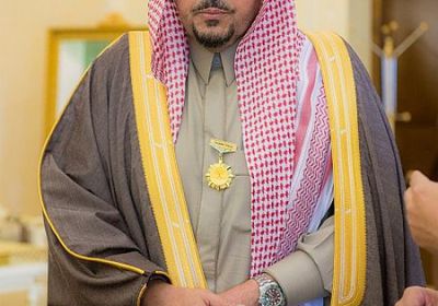 الأمير فيصل بن مشعل يتقلد "وسام الحكمة"..(صور)