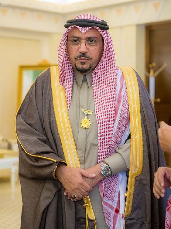 الأمير فيصل بن مشعل يتقلد "وسام الحكمة"..(صور)