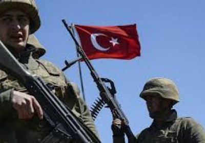 بالفيديو.. شاهد ضابط تركي يُهين جندي قطري