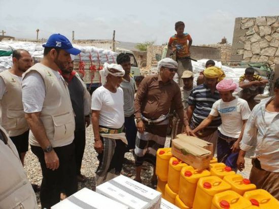 الإمارات تقدم مساعدات ضخمة لأهالي جزيرة سقطرى