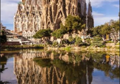 أطول مشروع معماري.. تعرف على كنيسة العائلة المقدسة في بارشلونة