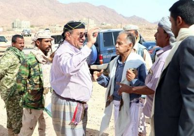 " العولقي" في لقائه مع مشايخ شبوة: يجب على الفاسدين ترك مناصبهم  للشباب (صور) 