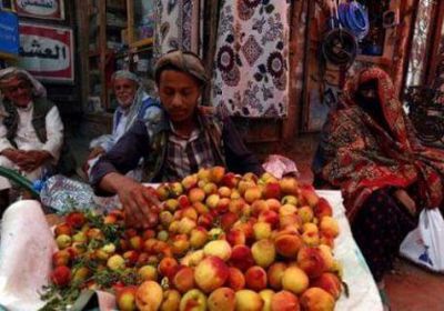 ميليشيا الحوثي تعتقل الباعة الجائلين أملا في الحصول على إتاوات جديدة