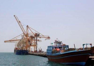 التحالف العربي يصدر 21 تصريحاً لسفن متوجهة للموانئ اليمنية 