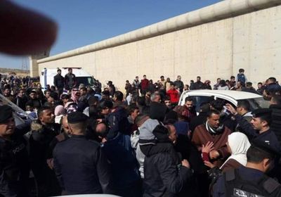 بعد العفو الرئاسي.. آلاف الأهالي بالأردن يحتشدون أمام السجون لاستقبال ذويهم.. (صور)