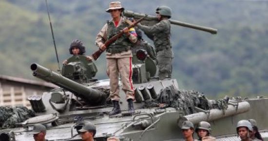 الجيش الفنزويلي يغلق جسرًا مع كولومبيا لمنع وصول المساعدات الإنسانية