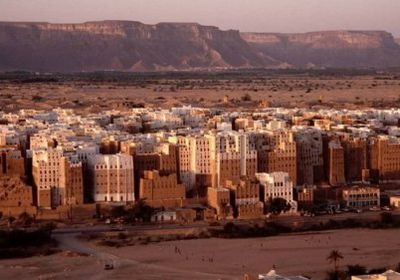 محافظ حضرموت يوجّه بسرعة إعادة ترميم سور مدينة شبام&nbsp;