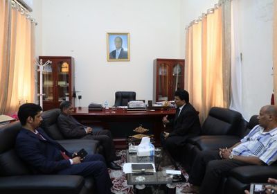 محافظ حضرموت يلتقي وكيل وزارة الإعلام 