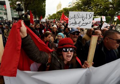 لرفع أجورهم.. احتجاجات المعلمين تجتاح تونس (تفاصيل)